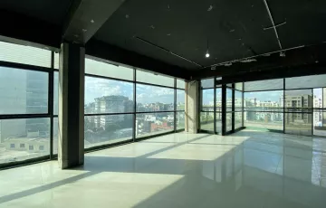 Open Floor for Rent in Satmasjid Road, Dhanmondi, Dhaka