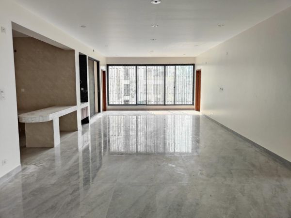 4 Bedrooms Residential Properties for Rent