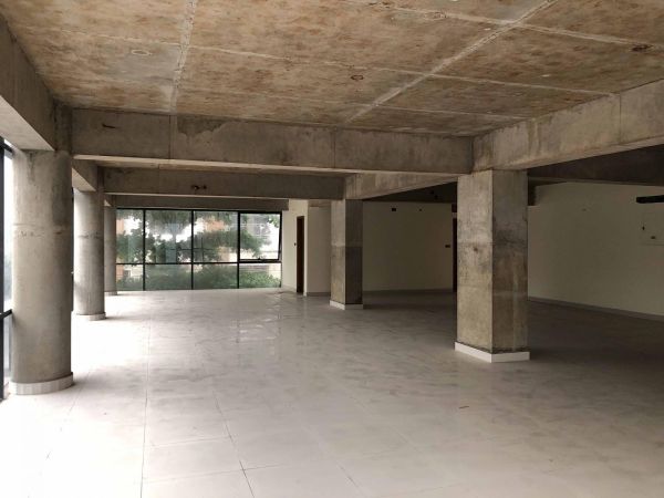  Bedrooms Commercial Properties for Rent