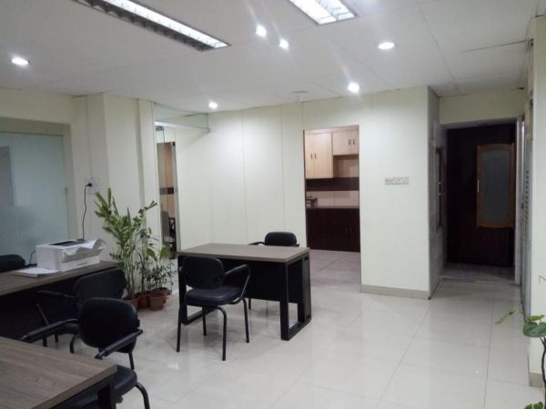  Bedrooms Commercial Properties for Rent