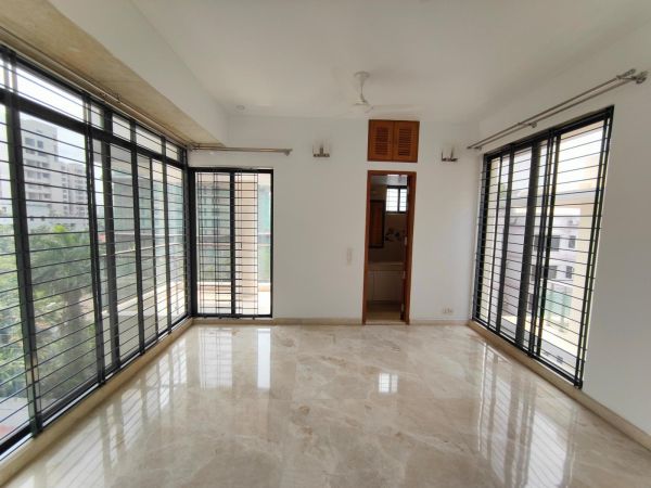4 Bedrooms Residential Properties for Rent