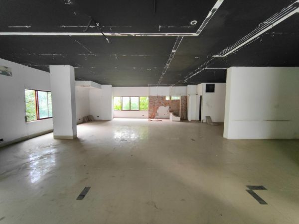  Bedrooms Commercial Properties for Rent