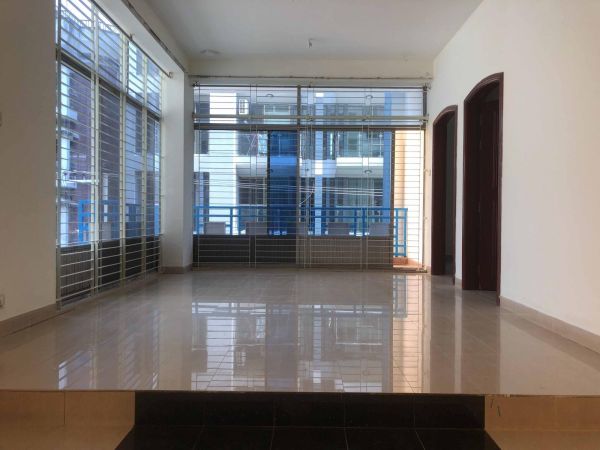 4 Bedrooms Residential Properties for Rent