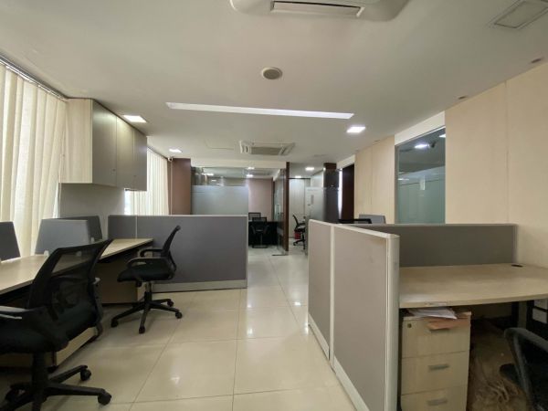  Bedrooms Commercial Properties for Rent