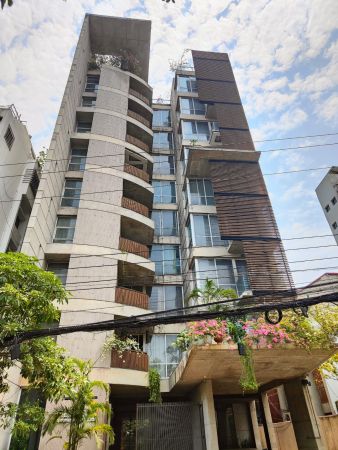 4 Bedrooms Residential Properties for Rent