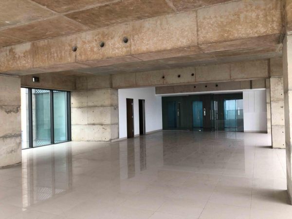  Bedrooms Commercial Properties for Rent