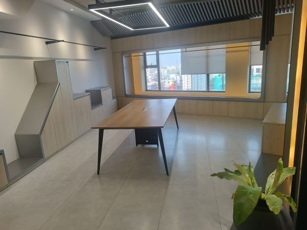  Bedrooms Commercial Properties for Rent