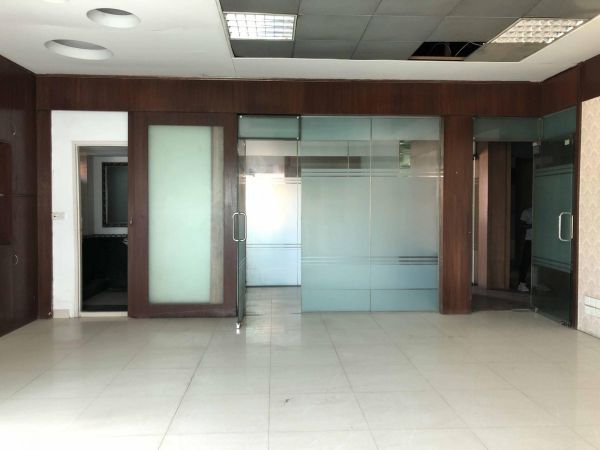  Bedrooms Commercial Properties for Rent