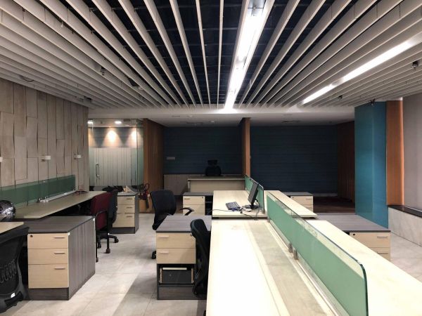  Bedrooms Commercial Properties for Rent