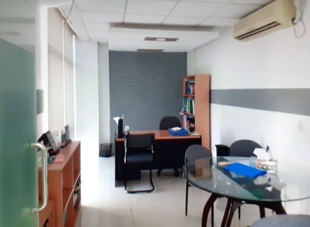  Bedrooms Commercial Properties for Rent