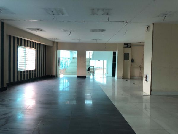  Bedrooms Commercial Properties for Rent