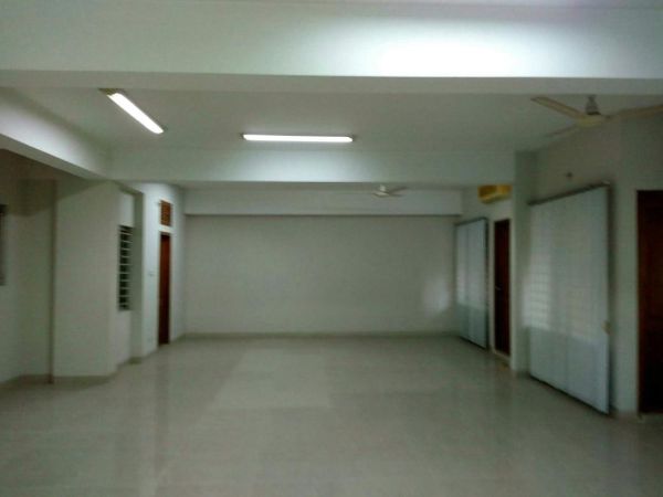  Bedrooms Commercial Properties for Rent