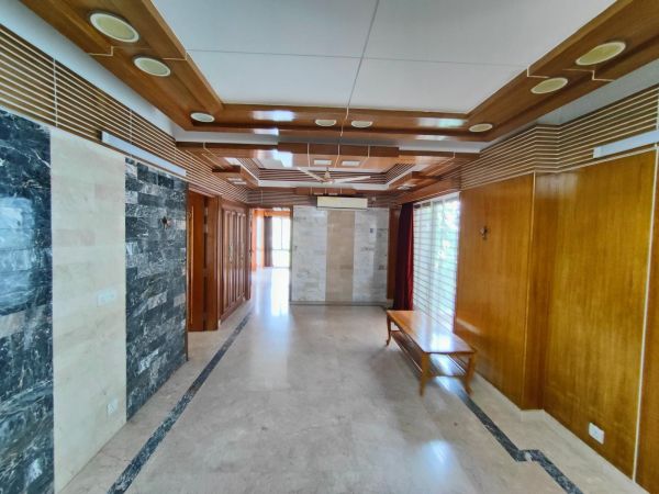 4 Bedrooms Residential Properties for Rent