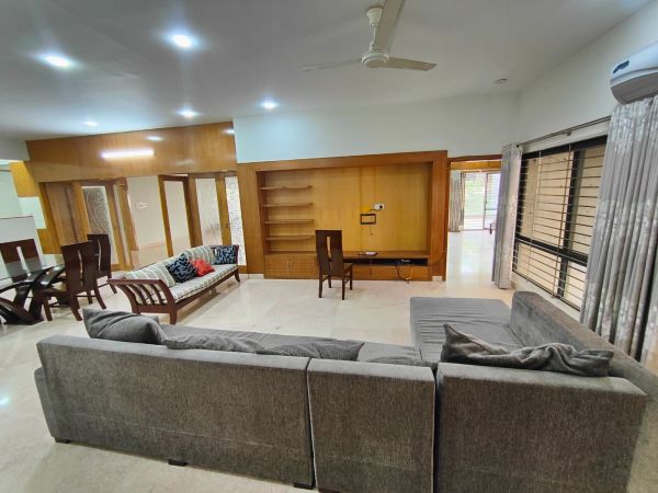 4 Bedrooms Residential Properties for Rent
