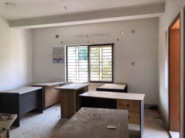  Bedrooms Commercial Properties for Rent