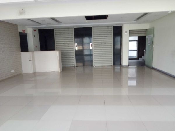  Bedrooms Commercial Properties for Rent