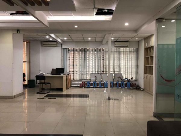  Bedrooms Commercial Properties for Rent