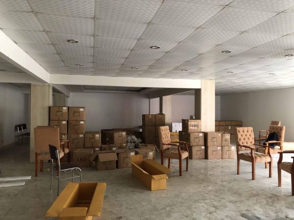  Bedrooms Commercial Properties for Rent