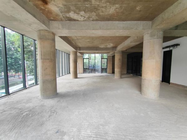  Bedrooms Commercial Properties for Rent