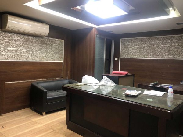  Bedrooms Commercial Properties for Rent