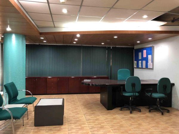  Bedrooms Commercial Properties for Rent