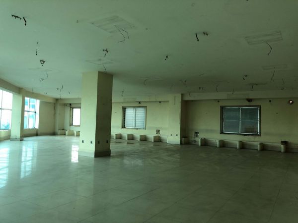  Bedrooms Commercial Properties for Rent