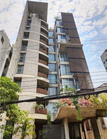 4 Bedrooms Residential Properties for Rent