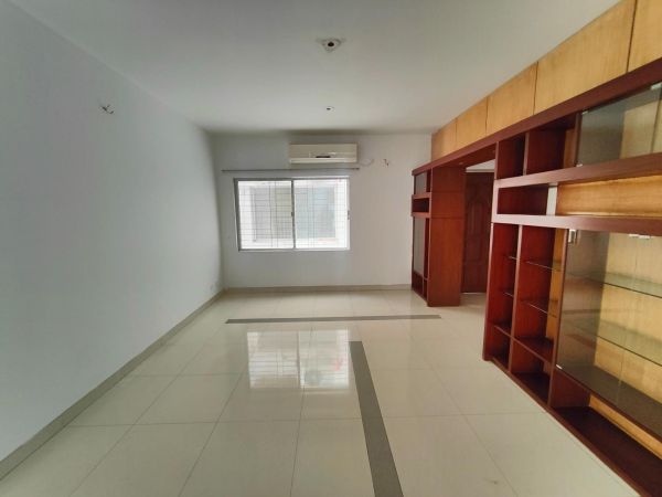 4 Bedrooms Residential Properties for Rent