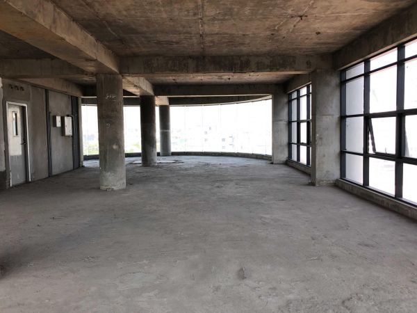  Bedrooms Commercial Properties for Rent