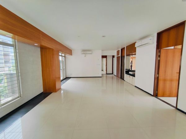 4 Bedrooms Residential Properties for Rent