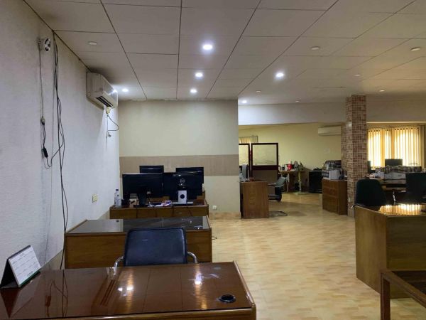  Bedrooms Commercial Properties for Rent