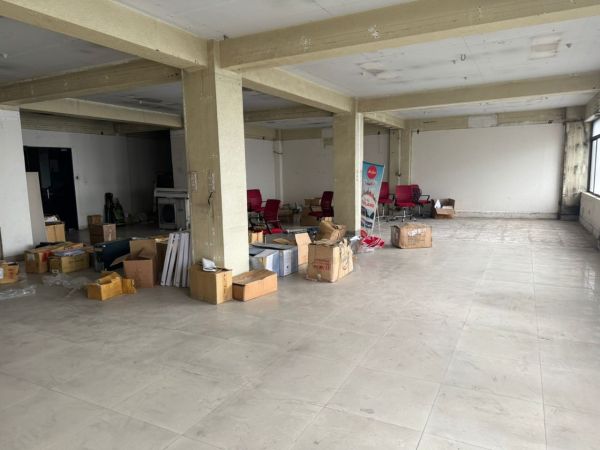  Bedrooms Commercial Properties for Rent